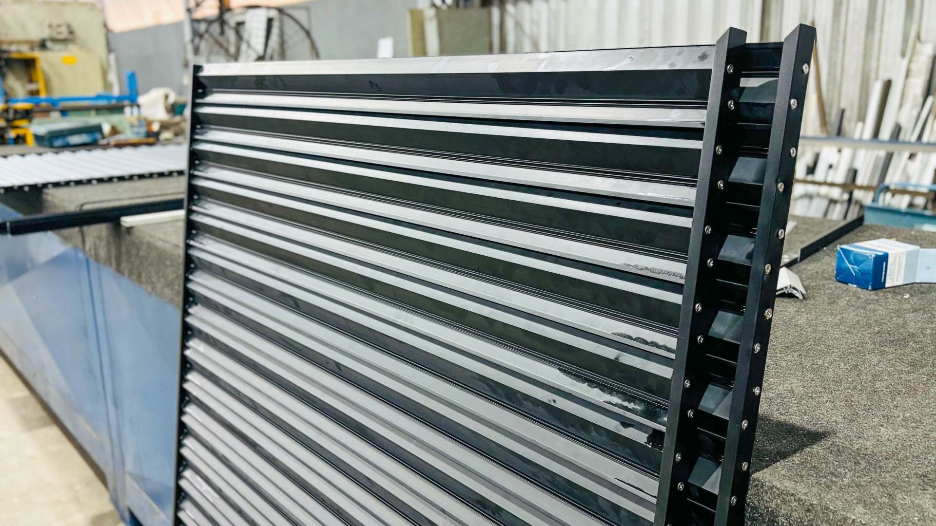 Gradil com perfil veneziana, na cor preto fosco - <br />
<b>Notice</b>:  Undefined index: info in <b>/home2/alumiacd/public_html/site/templates_c/ee1b2b8c105c98b4aa41b871226a6020918db436_0.file.column.tpl.php</b> on line <b>1054</b><br />
<br />
<b>Notice</b>:  Trying to get property of non-object in <b>/home2/alumiacd/public_html/site/templates_c/ee1b2b8c105c98b4aa41b871226a6020918db436_0.file.column.tpl.php</b> on line <b>1054</b><br />
 | Alumiaço