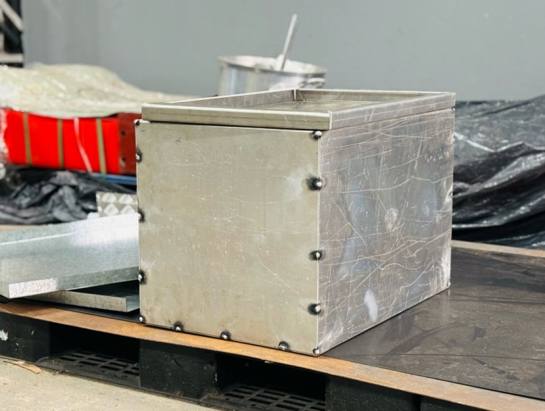 Caixa de ferramenta cortada em alumínio 3mm - Caixa de ferramenta cortada em alumínio de 3mm, impermeável a àgua, com tampa cortada com alumínio de 3mm - Produtos | Alumiaço